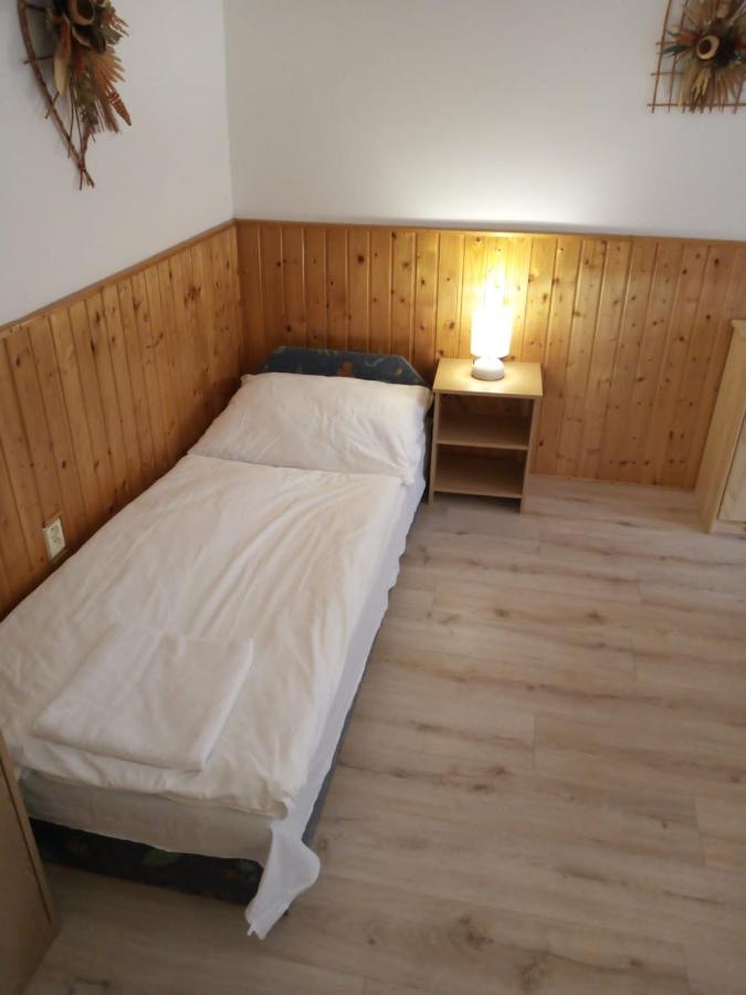 Schlafzimmer der ZAPART-Ferienwohnung in Harrachov