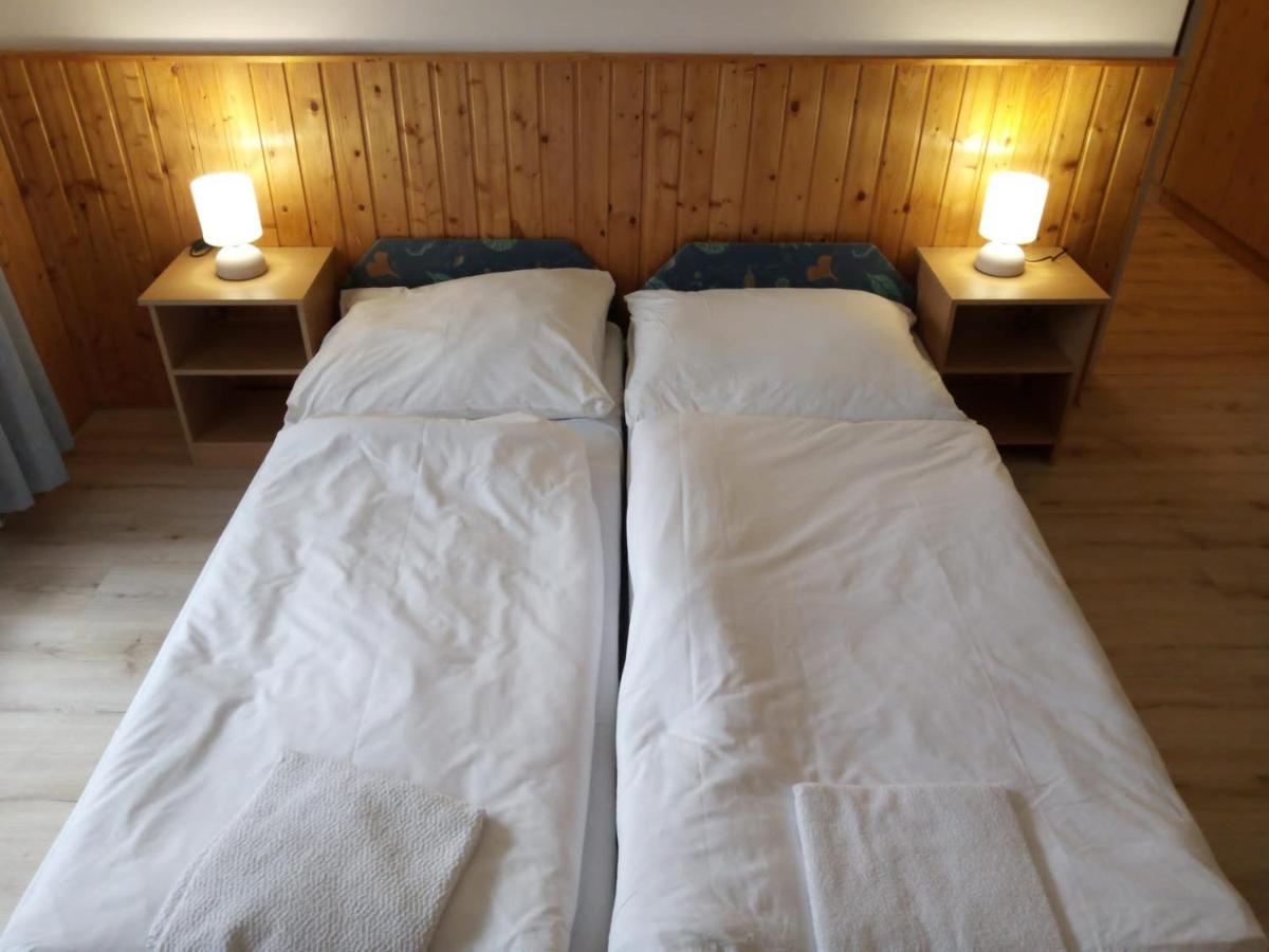 Schlafzimmer der ZAPART-Ferienwohnung in Harrachov