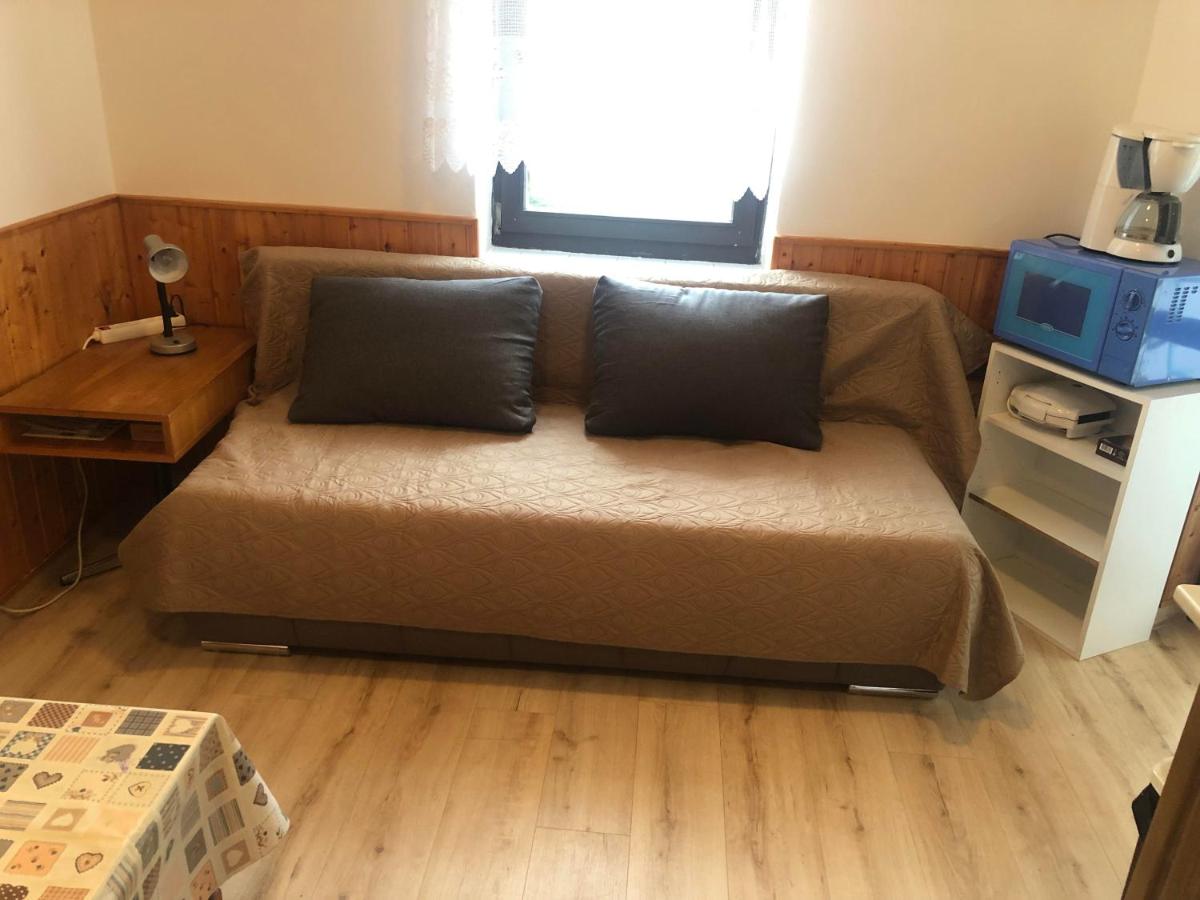 Wohnbereich der ZAPART-Ferienwohnung in Harrachov