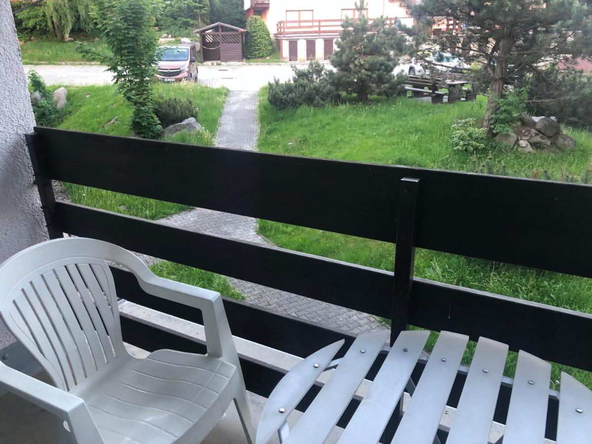 Garten an der ZAPART-Ferienwohnung in Harrachov