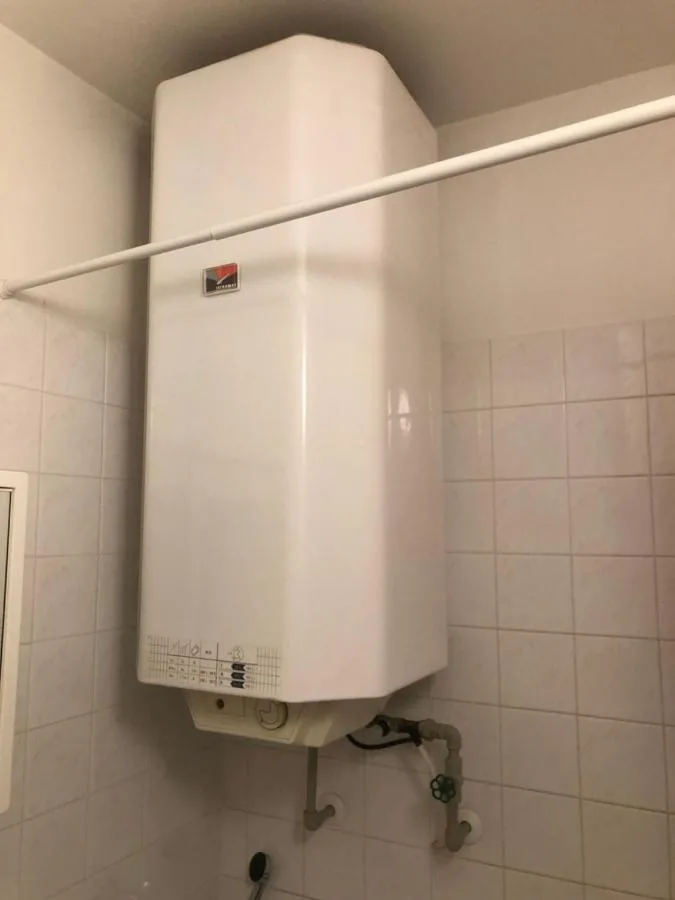 Ohřívač vody v koupelně apartmánu ZAPART Rokytnice